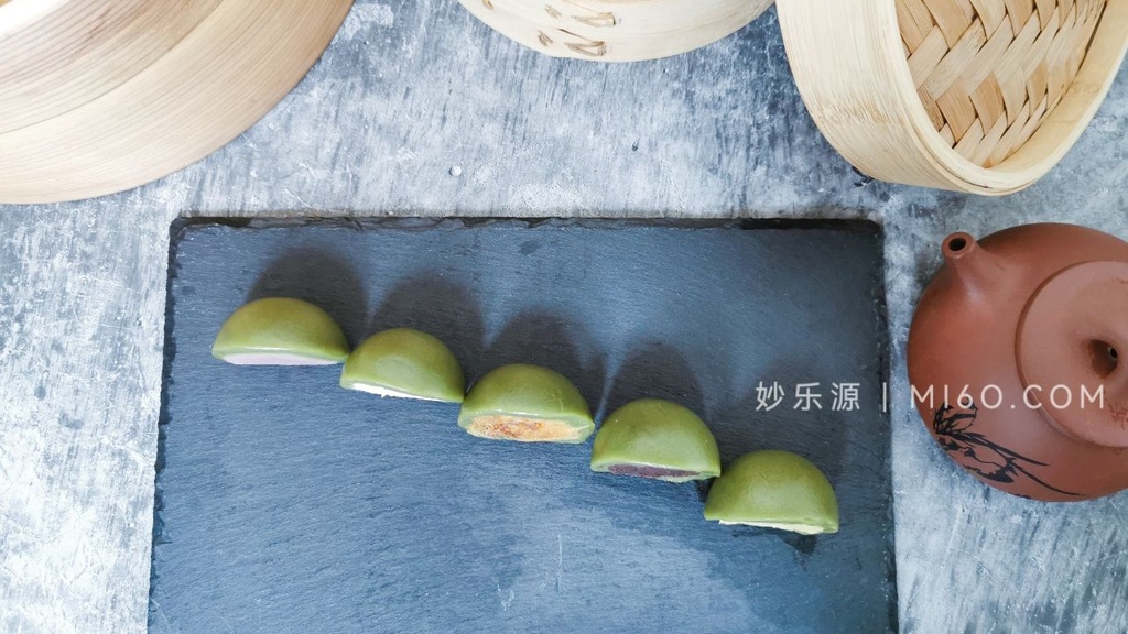 青团（sweet green rice ball）